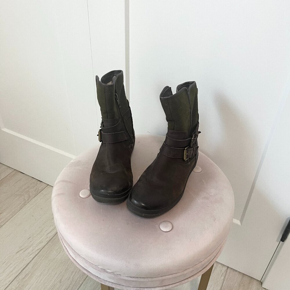 Ugg Brown Leather Lace Up Boots Size 5.5